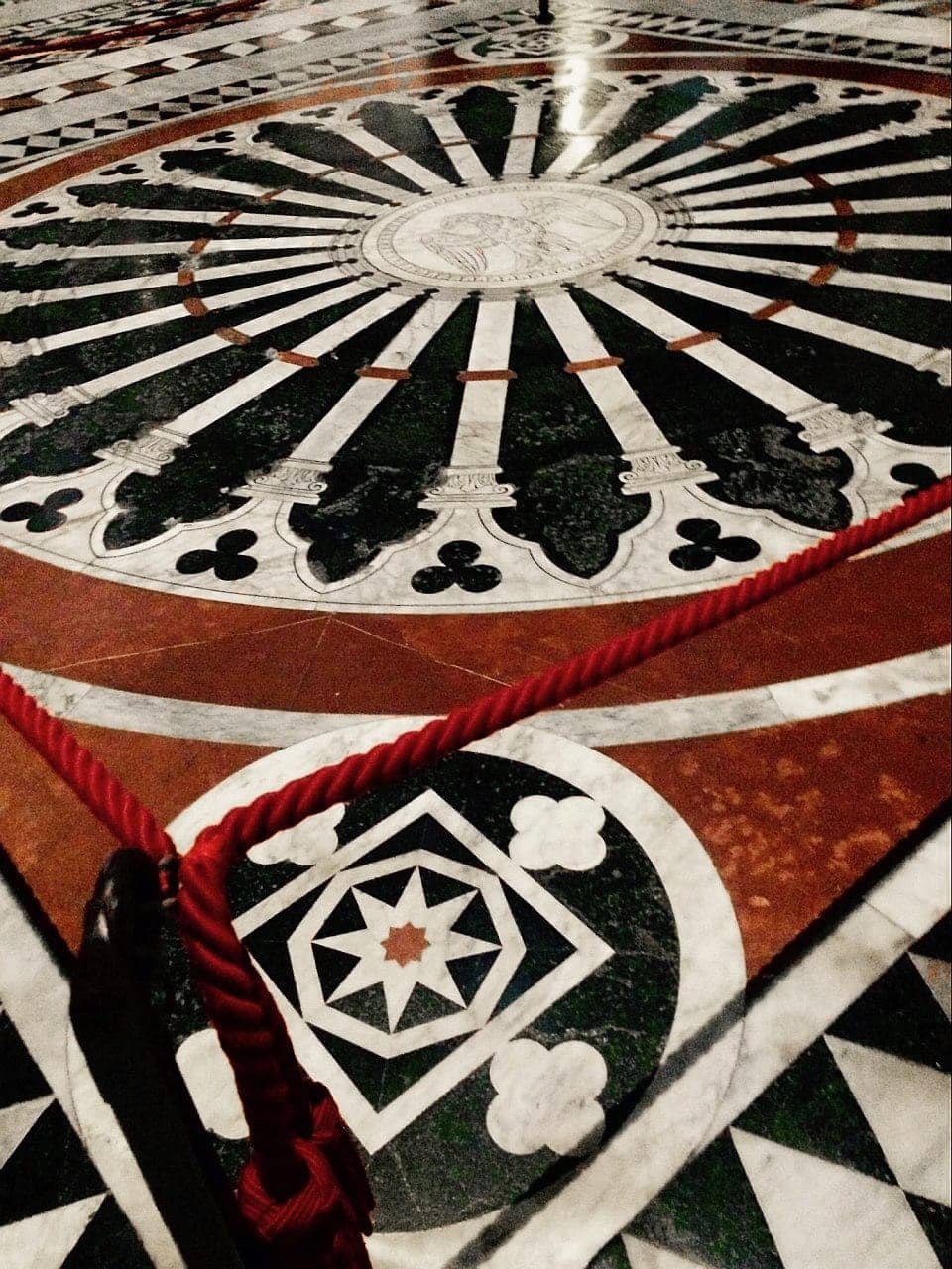 Duomo Siena, Aquila Imperiale sul pavimento