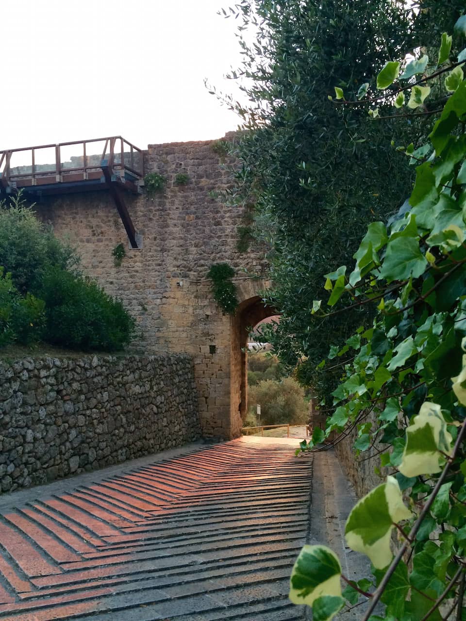Monteriggioni, Porta di "uscita" intitolata a San Giovanni