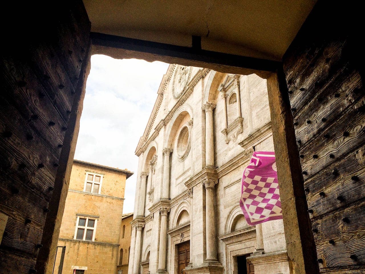 Pienza, il Duomo visto da Palazzo Piccolomini