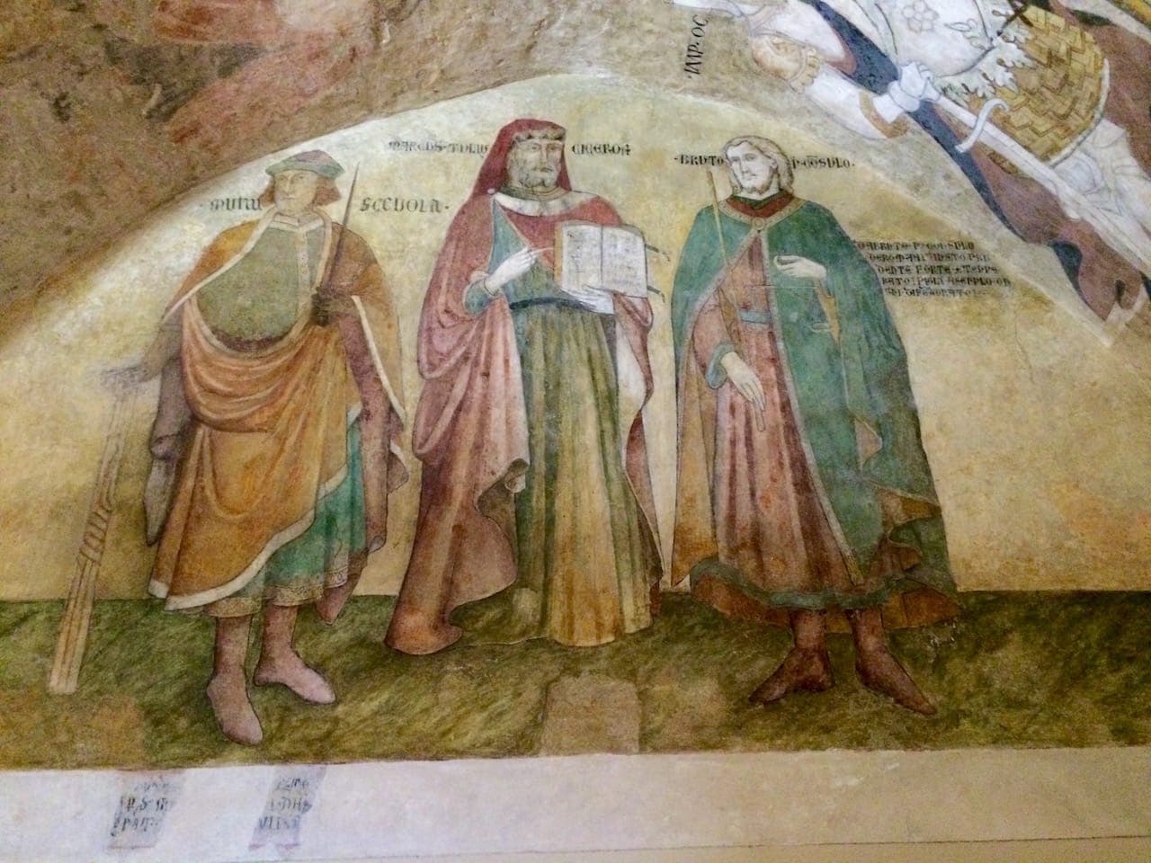 Lucignano, affreschi nella Sala delle Udienze