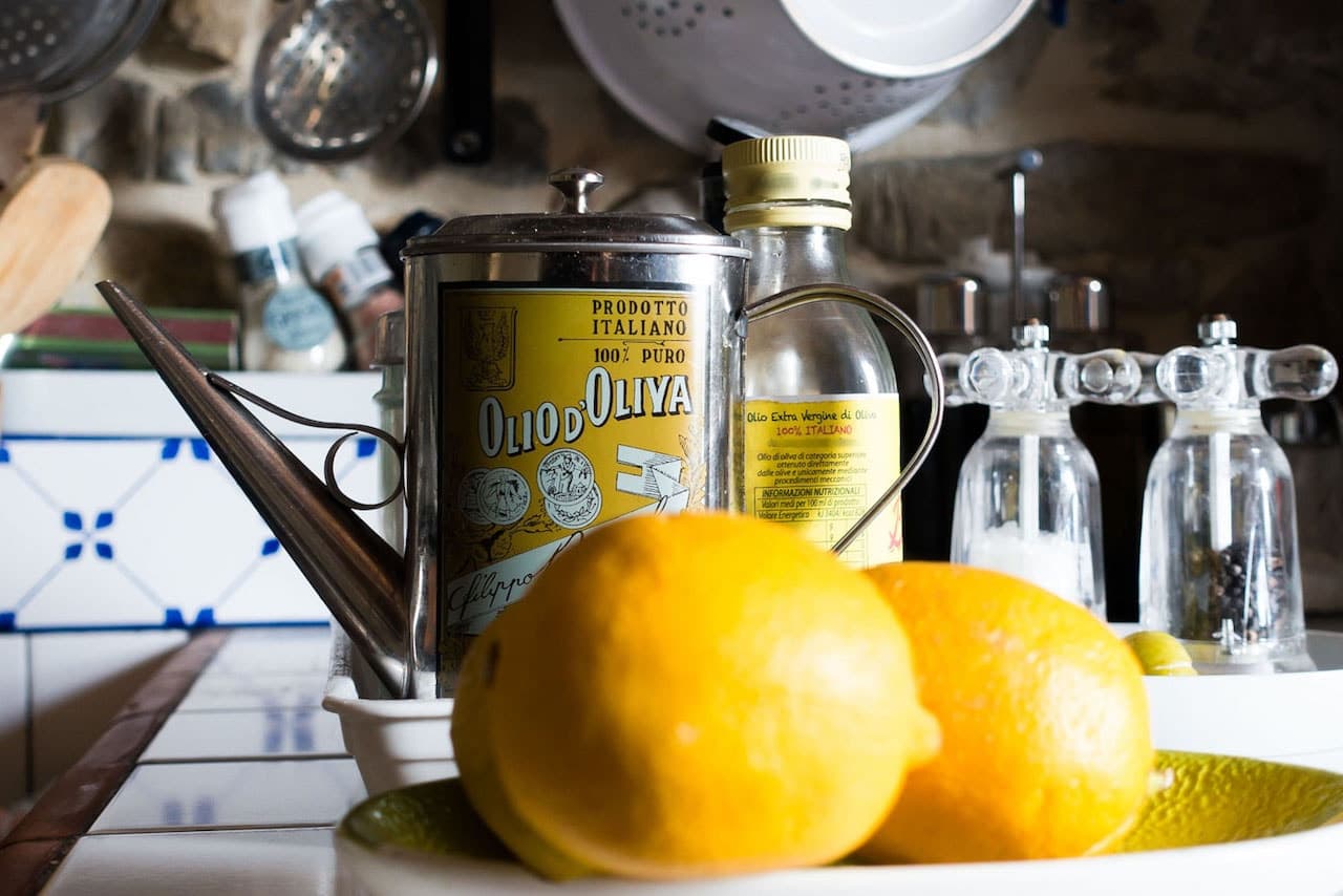 Olio d'oliva e limone non possono mancare in qualsiasi cucina ligure che si rispetti