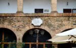 Il bel cortile di Palazzo Pieri a Montalcino