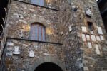La suggestiva facciata del Palazzo dei Priori di Montalcino