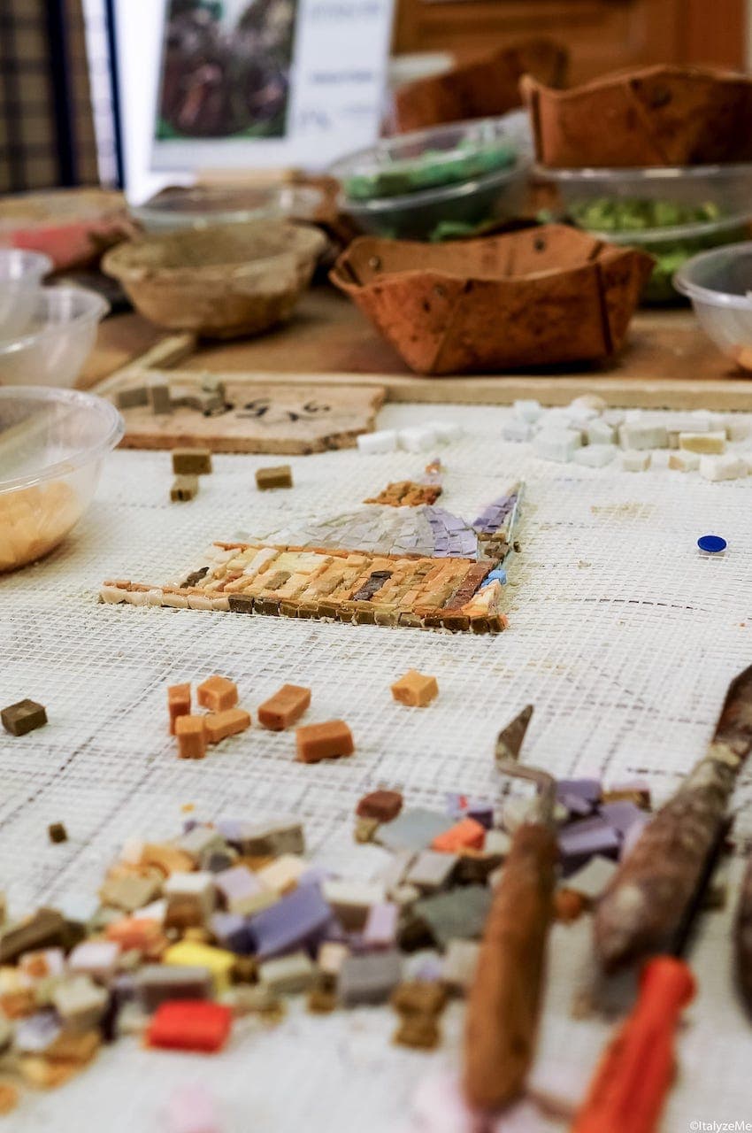 Laboratorio artigiano di mosaico in via dell'Opio nel Corso, Montepulciano