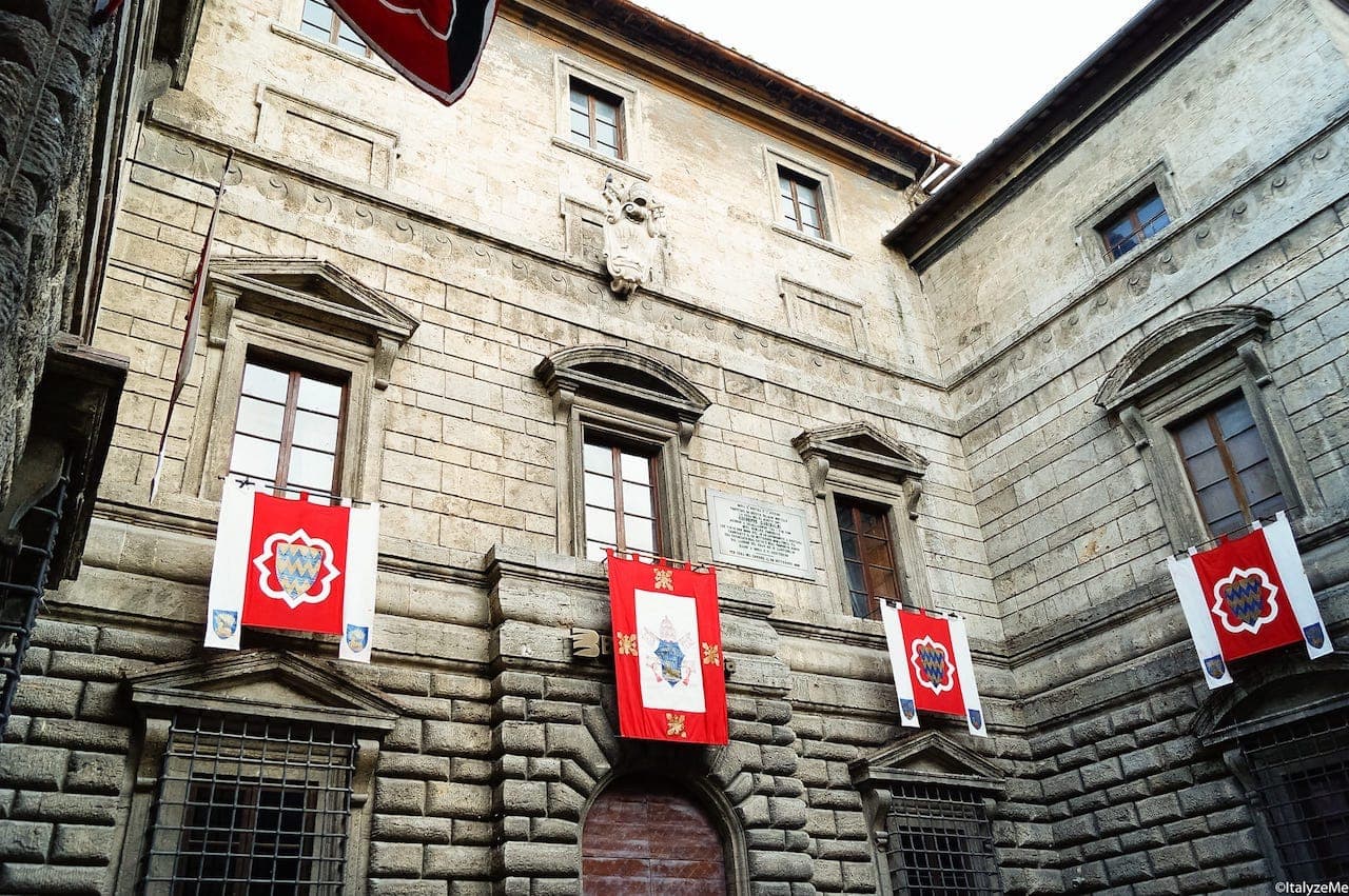 Palazzo Cervini in via di Voltaia nel Corso a Montepulciano