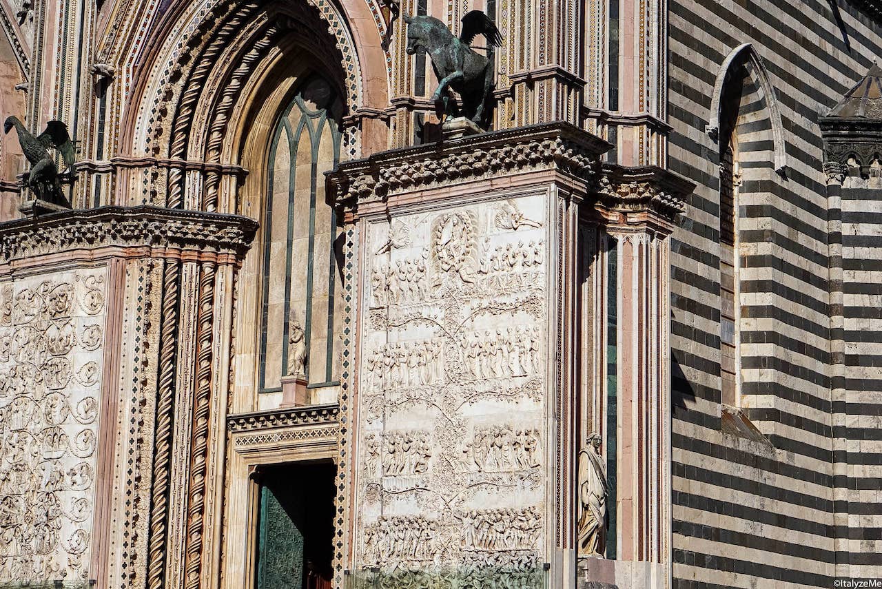 La facciata del Duomo di Orvieto conferma un legame profondo con la vite e la diffusione di questa nel territorio orvietano
